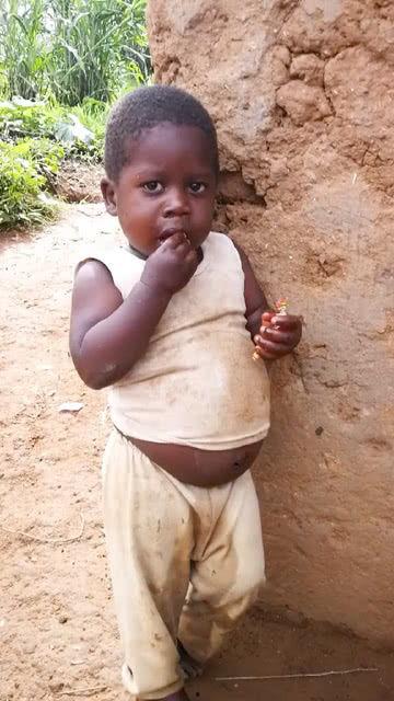 非洲网红小男孩非礼视频,非洲网红小男孩涉嫌不雅视频事件引发社会关注