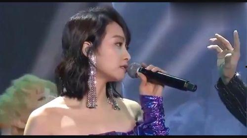 美女明星唱歌歌词,歌声绕梁——美女明星演绎动人旋律