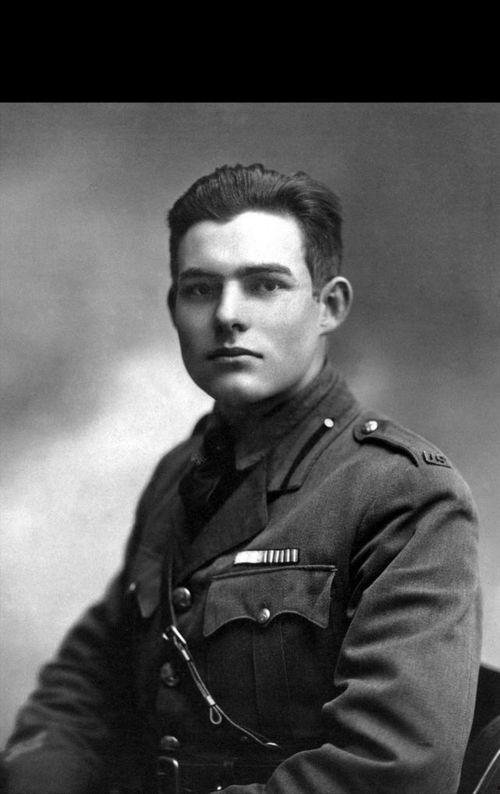 外国明星帅哥年轻照片,外国明星帅哥年轻时期的惊艳瞬间