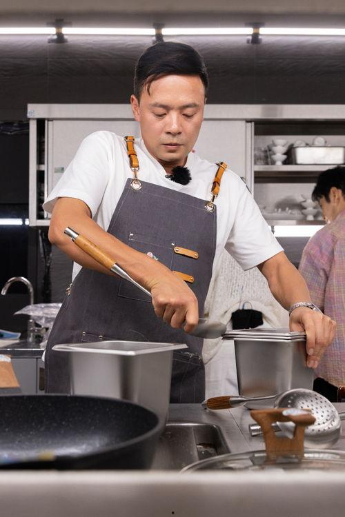 中餐厅直播在线观看,云端美食盛宴，尽享云端观餐体验