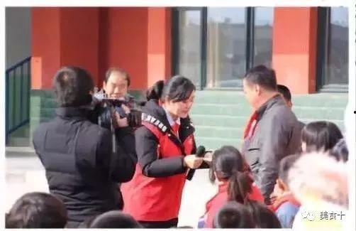 网红美食街美女视频,美女主播带你探秘美食天堂